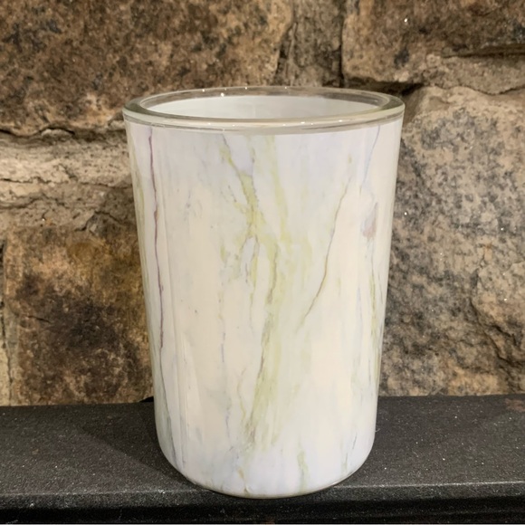 Bath & Body Works White Barn Bergamot Mint Scented Candle 6.3 oz - Picture 4 of 6